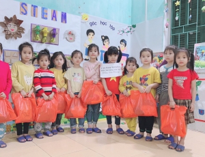 CỬA HÀNG KIÊN LÝ (PẮC HÁ - BẮC QUANG - HÀ GIANG) TRAO TẶNG 120 CHIẾC VÁY ÁO CHO HỌC SINH ĐIỂM TRƯỜNG TÂN HÙNG  TRƯỜNG MẦM NON HÙNG AN